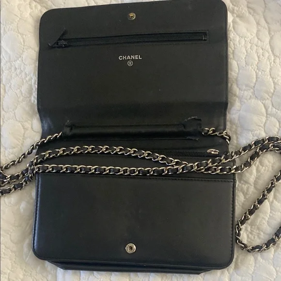 Chic Black Quilted Chain Bag - Picture 2 of 10